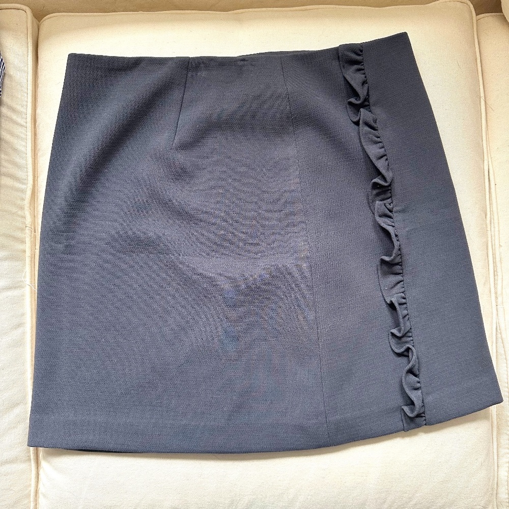 LOFT Gray ruffle detail mini skirt